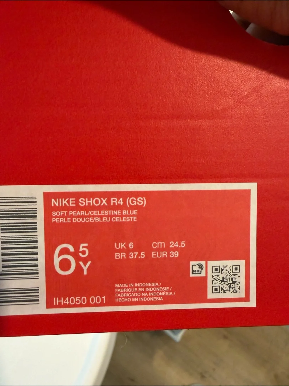 Nike Kids Shox Sneakers in White and Light Purple